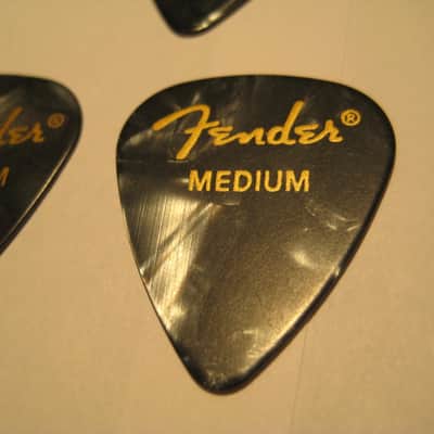 Fender Medium Black Pearl W Gold Guitar Picks 6 Pieces image 5