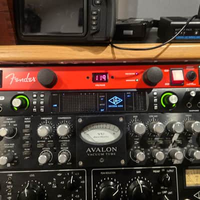 Universal Audio Apollo 8 DUO Thunderbolt 2 Audio Interface 2010s - Black image 2