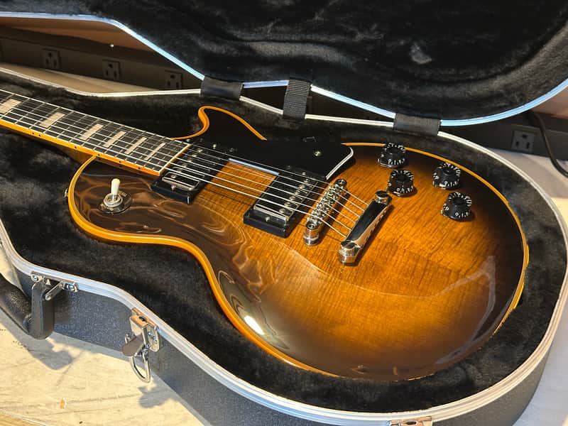 Les Paul Custom Orange Widow for $516.86 - Save $103.59!