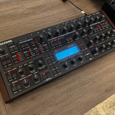 Access Virus TI Desktop with Rack Mount