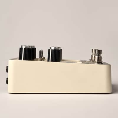 Universal Audio UAFX Astra Modulation Machine Pedal (B-STOCK) image 5