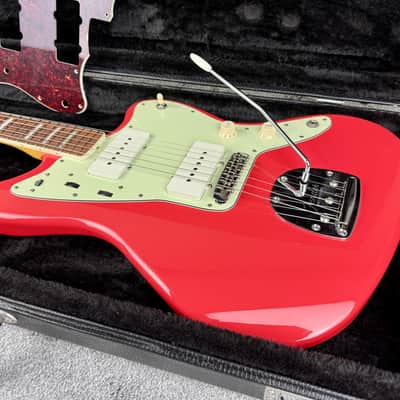Fender Limited Edition 60th Anniversary Classic Jazzmaster in Fiesta Red with Hard Case image 2