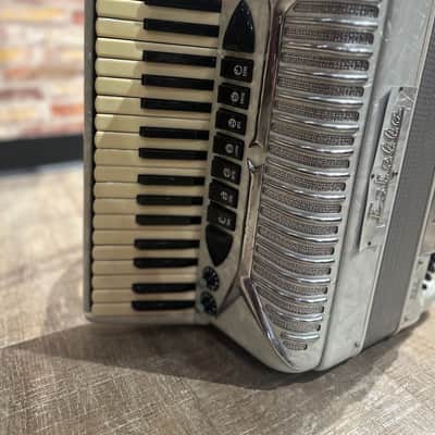 Estella Model III Electric Accordion image 2