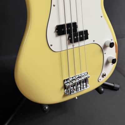 Fender Player II Precision Bass 4-String Bass Guitar Hialeah Yellow Finish image 3