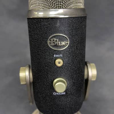 Blue Yeti Pro USB/XLR Condenser Microphone with Stand & Dual XLR Breakout Cable image 2