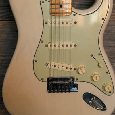 Used Fender 2010 Custom Shop Deluxe Stratocaster - Antique White w/OHSC image 5