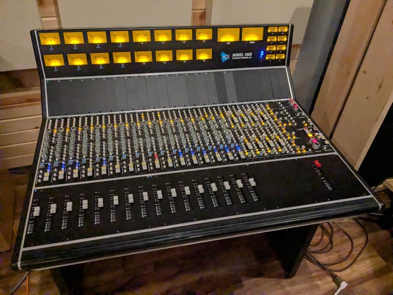 API 1608 - 16 Channel Console image 1