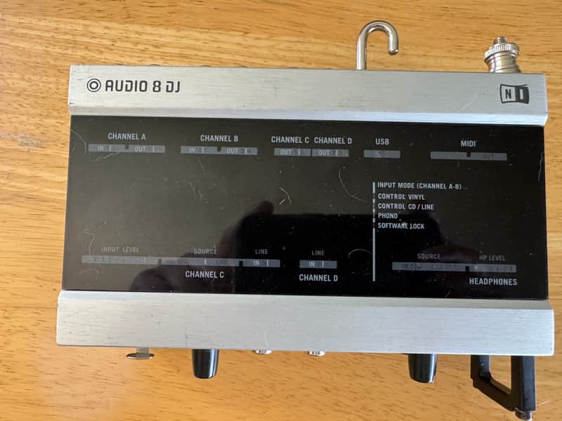 Native Instruments Audio 8 dj 2015 - Black image 1