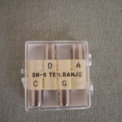 W.M. Kratt SN-6 Tenor Banjo Pitchpipe image 3