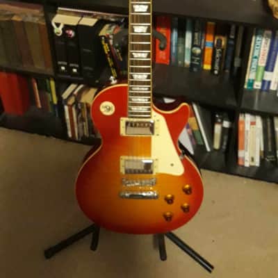 Epiphone Les Paul 50's Standard Cherry Sunburst 2006 re-issue with hard case image 3