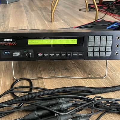 Yamaha TX16W Digital Wave Filtering Sampler 1980s - Black