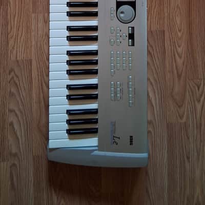Korg Triton LE 61-Key 62-Voice Polyphonic Workstation 2000 - 2002 - Silver
