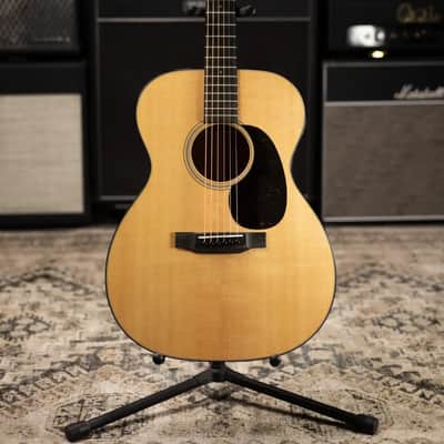 Martin 000-18 Standard Series Acoustic Guitar with Hardshell Case image 4