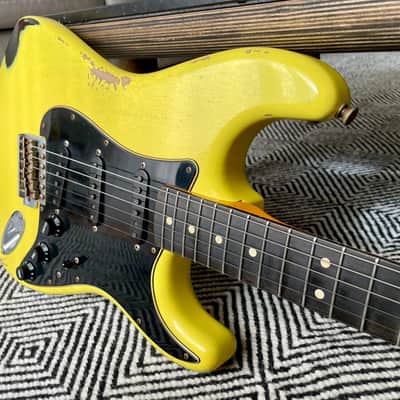 Fender Custom Shop '63 Stratocaster / Graffiti Yellow over Black Relic / Musikhaus Hermann MBD image 5