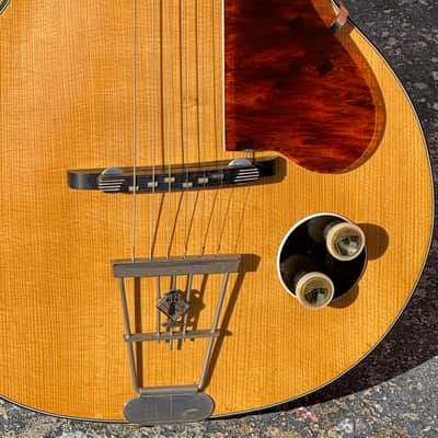 Hofner Club 40 1957 - stunning rare issue like George Harrison's 1st true Beatle Axe ! image 12