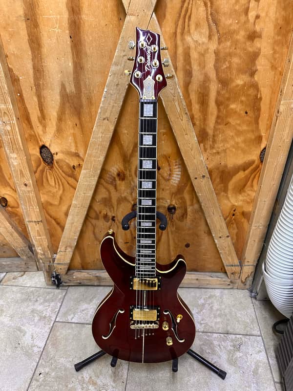 Diamond Guitars - Monarch Flame Trans Ruby Semi-Hollow - In excellent condition