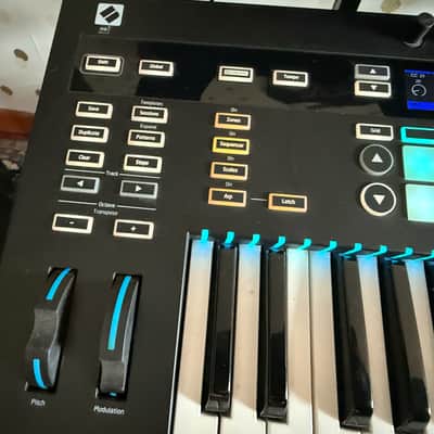 Novation ReMOTE 61 SL MKIII MIDI Controller 2018 - Present Black image 3