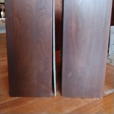 KLH Model 32 speakers in excellent condition - 1970's image 4