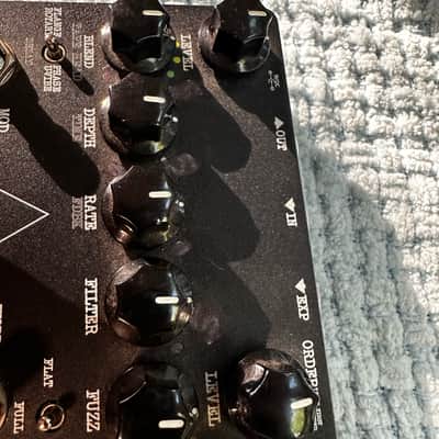 Keeley Dark Side Workstation V2 with Effect Order Switch 2016 - Present - Black image 2