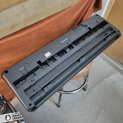Yamaha PSR-E253 Digital Keyboard Used image 3