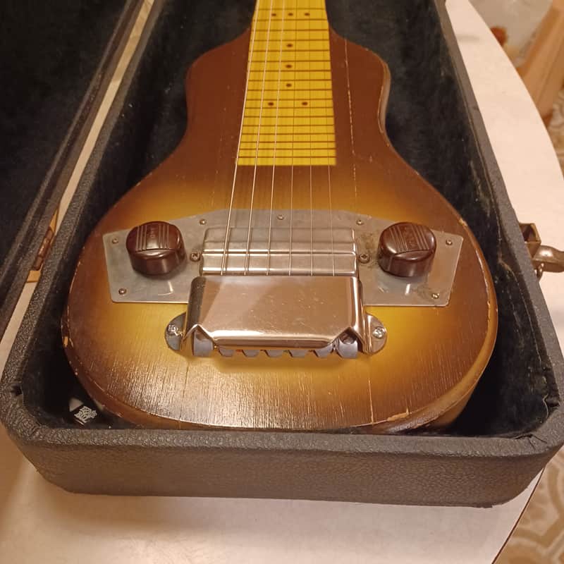Silvertone Model 1319 (1947-54) 1947-54 W/ Hard Case image 1