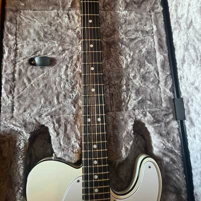 Fender American Ultra Telecaster with Rosewood Fretboard 2019 - Present - Arctic Pearl image 4