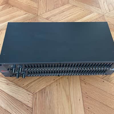 dbx 2231 2-Channel 31-Band Graphic Equalizer/Limiter w/ Type III Noise Reduction 2010s - Black image 2