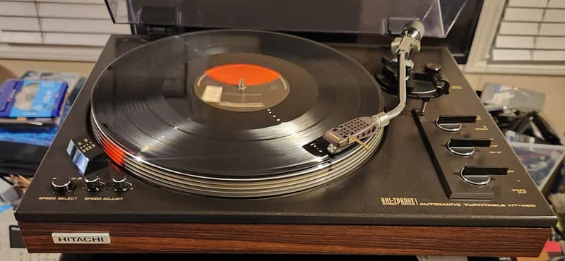 Hitachi Hitachi HT-460 is a vintage, fully automatic direct-drive turntable 70s  - Wood