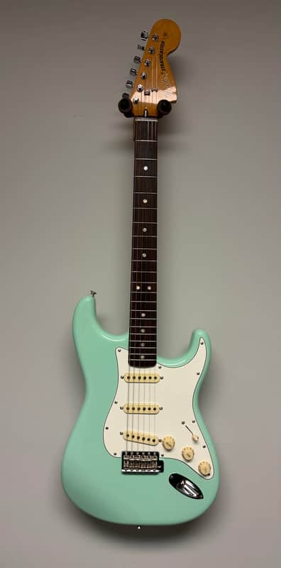 Fender Vintera II '70s Stratocaster with Rosewood Fretboard 2023 - 2026 - Surf Green