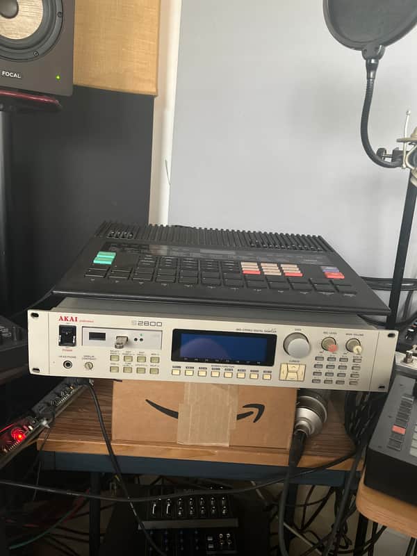 Akai S2800 MIDI Stereo Digital Sampler 1992 - White image 1