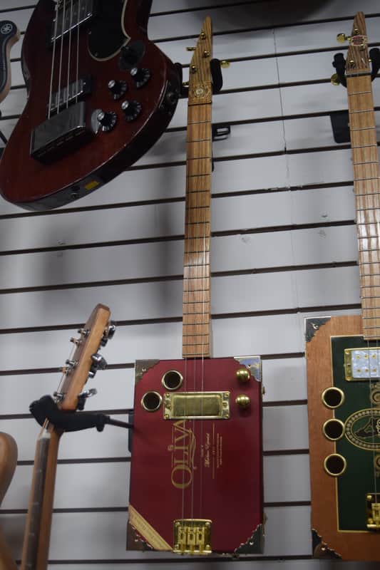 Bobby G's Cigar Box Guitar Bild 1