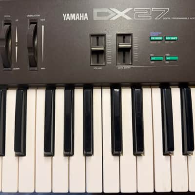 Yamaha DX27 Programmable Algorithm Synthesizer 1985 - Black