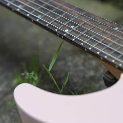 Jackson American Series Virtuoso™, Streaked Ebony Fingerboard - Satin Shell Pink image 10