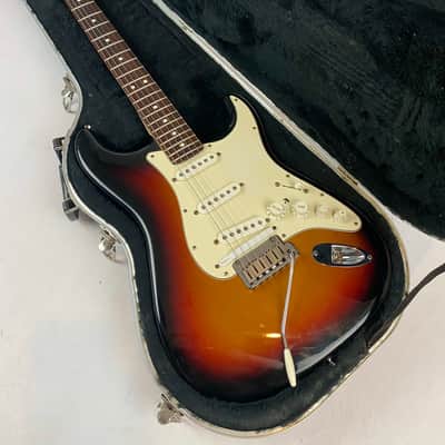 Fender VG Strat USA . - Sunburst with Rosewood neck.& Fender hardshell case image 2