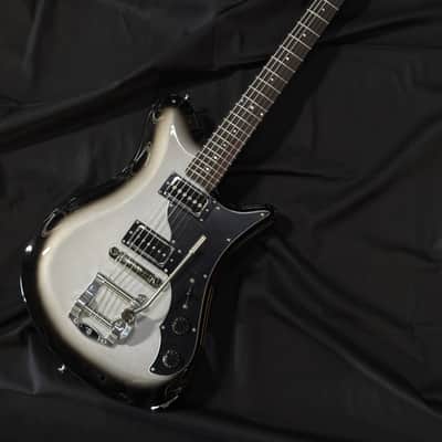 OOPEGG Standard Collection Stormbreaker "Prototype" P90 x 2 w. G5 Vibrato / Silver Burst image 2