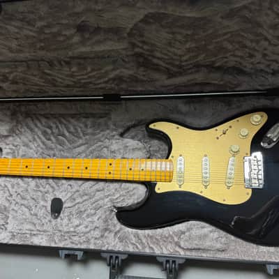 Fender American Professional II Stratocaster with Maple Fretboard 2020 - Present - Black image 12