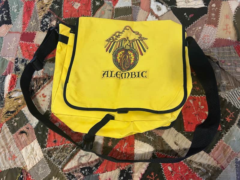 Alembic branded messenger bag 90’s - Yeller image 1