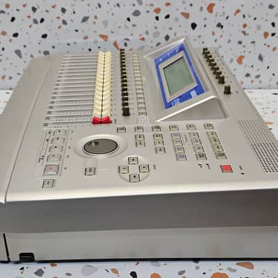 Korg D1600 16-track digital recording studio with built-in mixer image 14