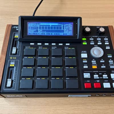 Akai MPC1000 Music Production Center 2004 - 2013 - Black image 5