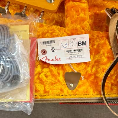 Fender Jaco Pastorius Fretless 4 String Bass, 3 Color Sunburst with Case - Pre Owned image 12