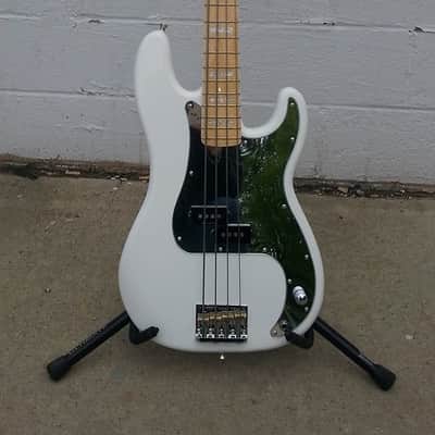 Squier Chris Aiken Signature P-Bass Olympic White image 1