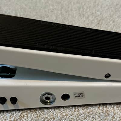 Dunlop 105Q Cry Baby Bass Wah 1999 - Present - White image 4