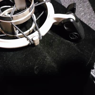 Audio-Technica AT4047/SV Large-Diaphragm Side-Address Cardioid Condenser Microphone 2010s - Silver image 5
