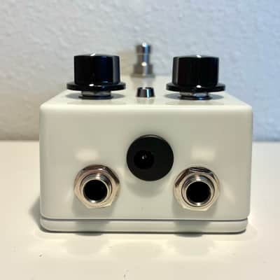 Glow-in-the-Dark Spires Red Channel Fuzz Clone image 4