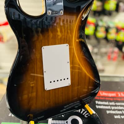 Fender 70th Anniversary American Vintage II '54 Stratocaster 2024 - Present - 2-Color Sunburst image 6