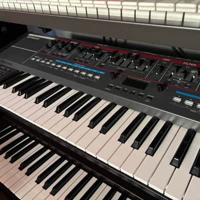 Roland Juno-X 61-Key Programmable Polyphonic Synthesizer 2022 - Present - Black