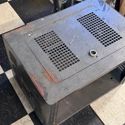 Mid-century 6 space 19” rack case Circa 1960s image 2