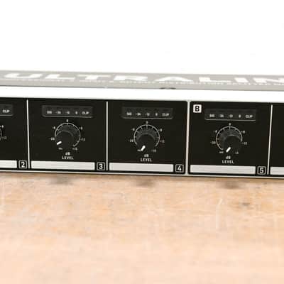 Behringer ULTRALINK DS2800 2-Input 8-Output Distribution Splitter CG013SC image 3