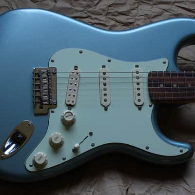 PRO MOD Fender Deluxe Roadhouse Strat w PREAMP Mystic Ice Blue Stratocaster image 3