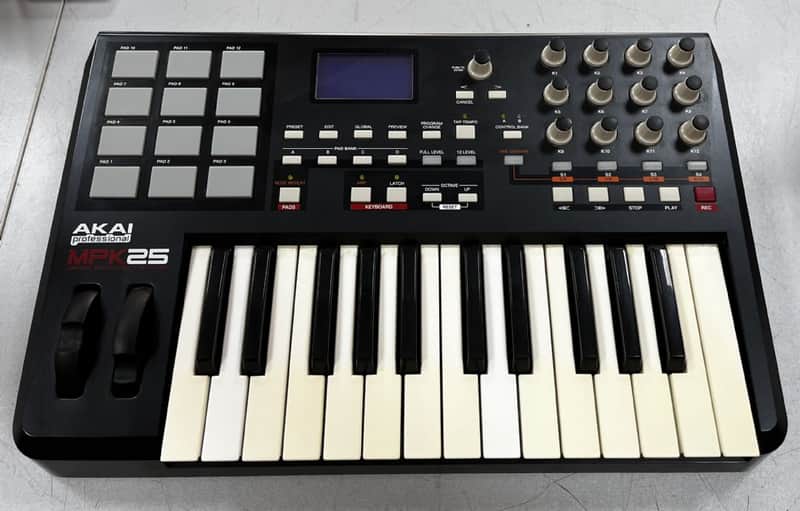 Akai MPK 25 Master keyboard 25 keys with arpeggiator image 1